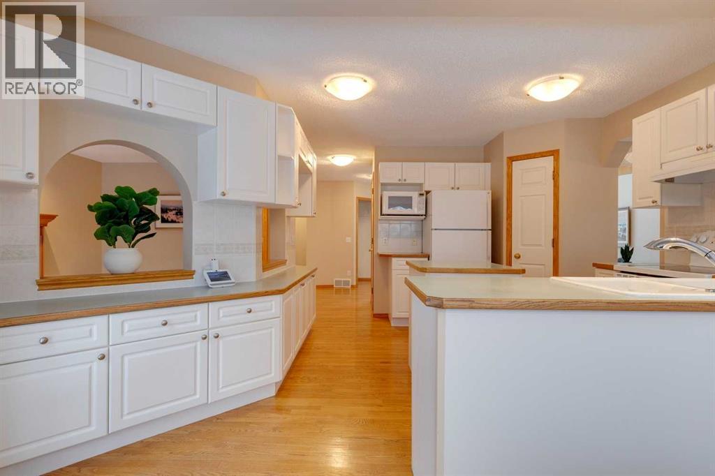 10916 Valley Springs Road Nw, Calgary, Alberta  T3B 5P7 - Photo 17 - A2274278