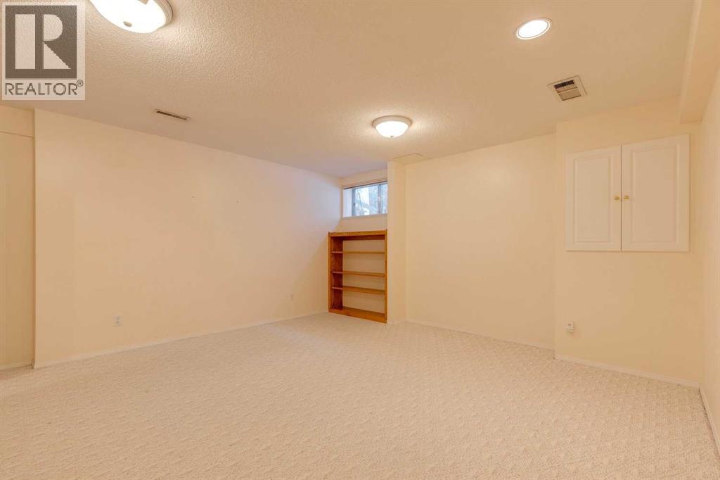 10916 Valley Springs Road Nw, Calgary, Alberta  T3B 5P7 - Photo 34 - A2274278