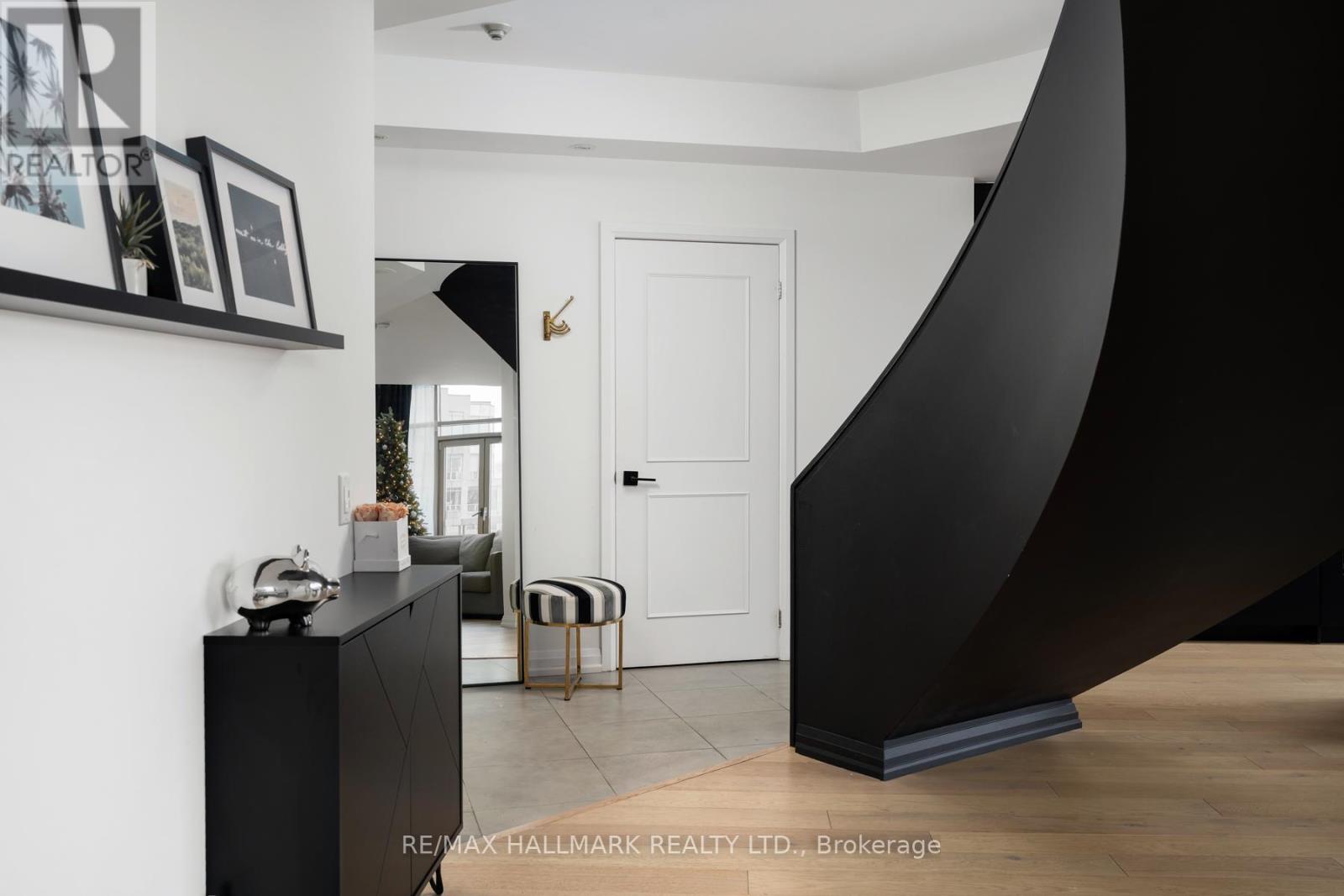 903 - 3 Mcalpine Street, Toronto, Ontario  M5R 3T5 - Photo 2 - C12616180