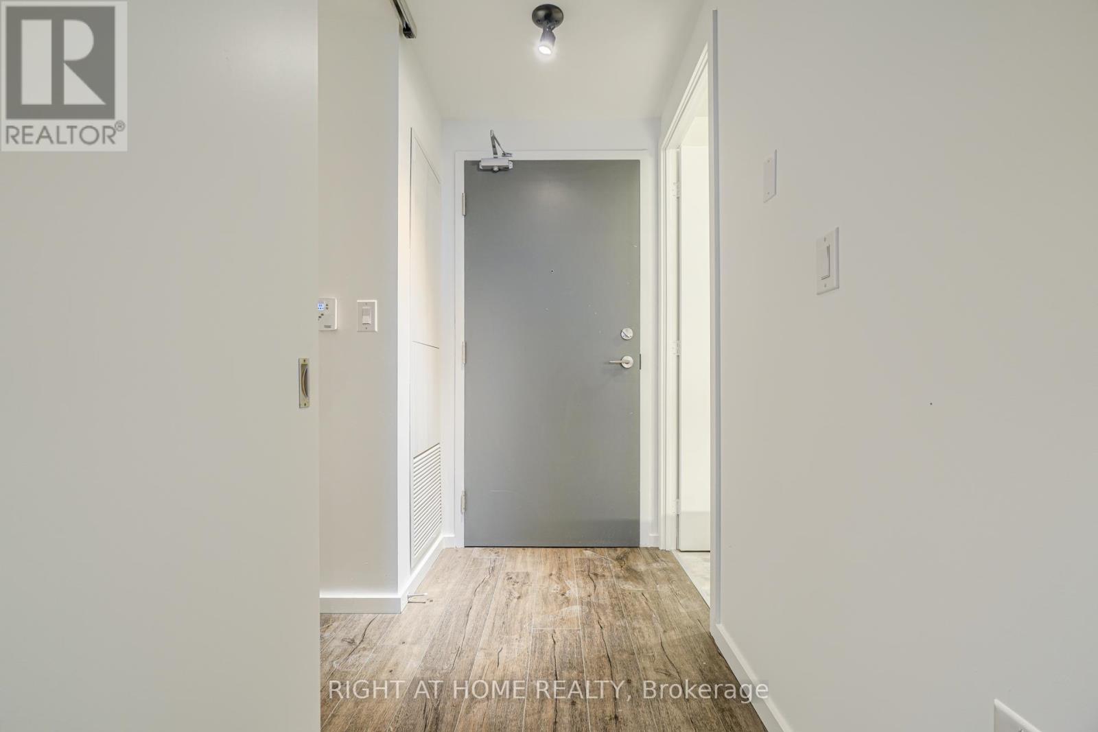 516 - 21 Lawren Harris Square, Toronto, Ontario M5A 0T4 - Photo 16 - C12590166