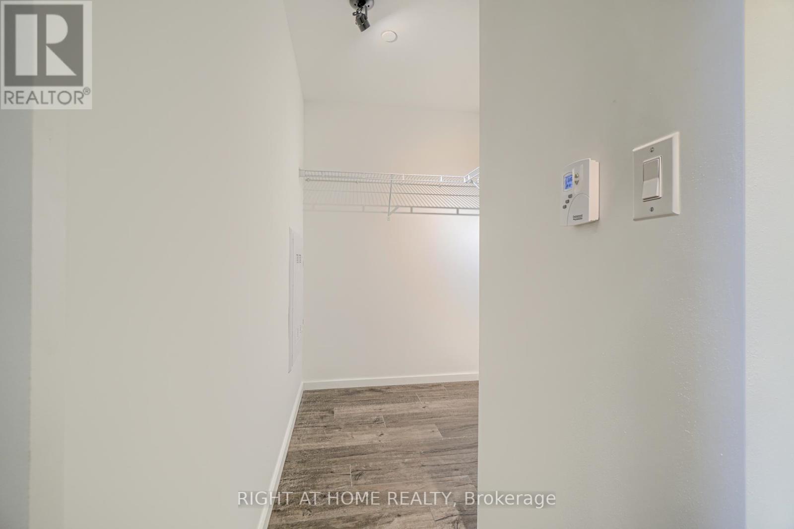 516 - 21 Lawren Harris Square, Toronto, Ontario M5A 0T4 - Photo 18 - C12590166