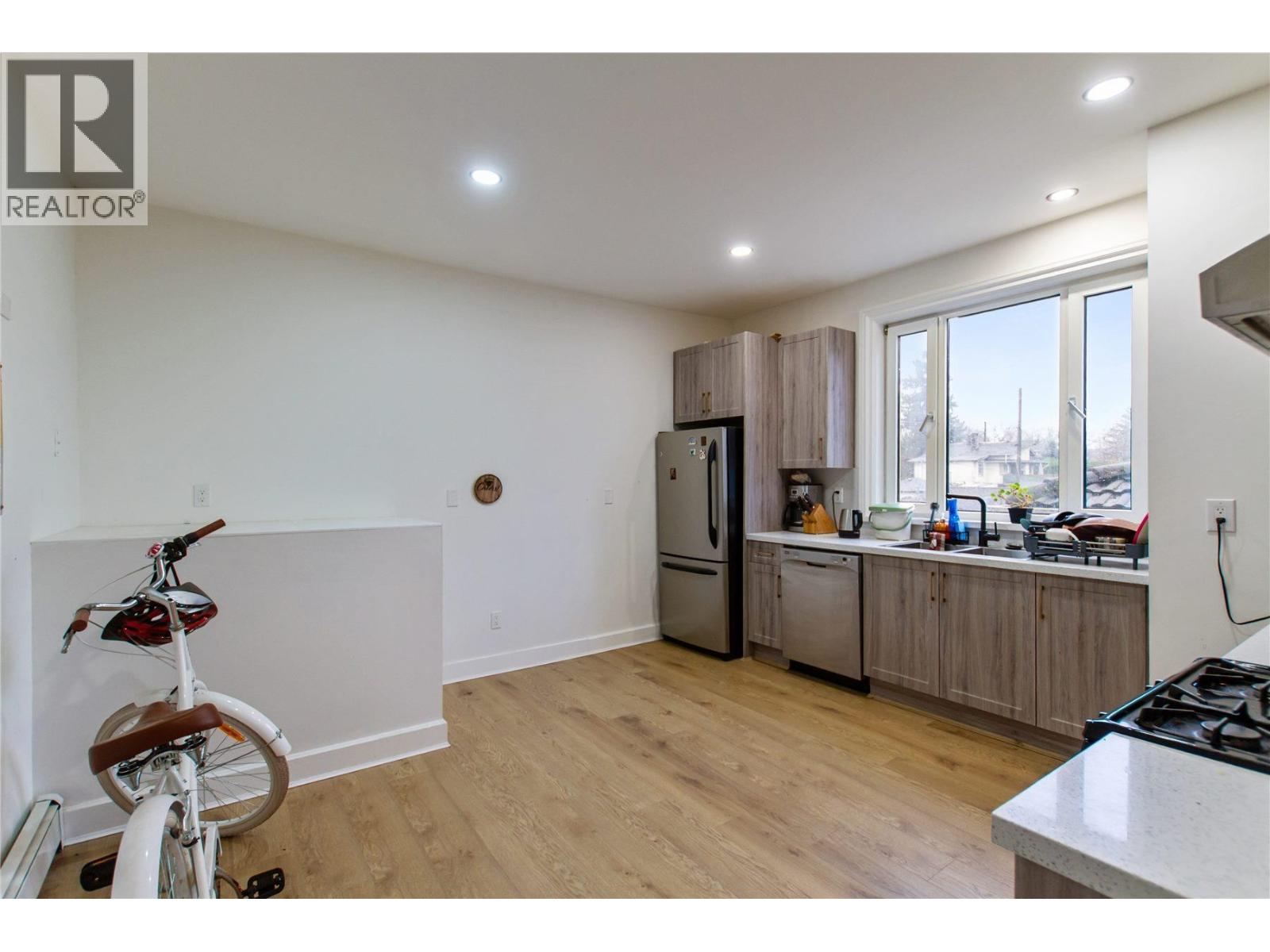 2770 Cambridge Street, Vancouver, British Columbia  V5K 1L7 - Photo 9 - R3073023