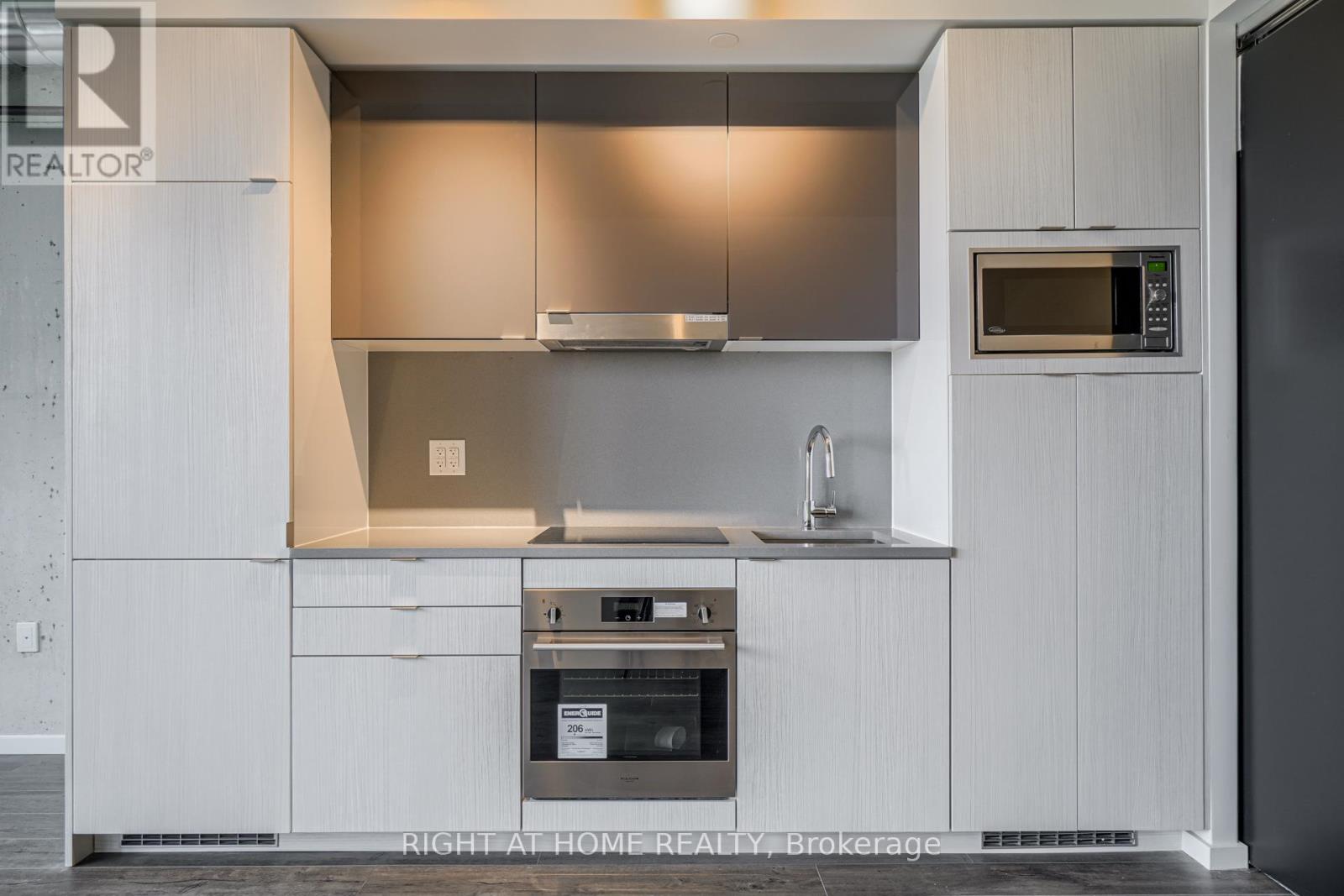 516 - 21 Lawren Harris Square, Toronto, Ontario M5A 0T4 - Photo 8 - C12590166