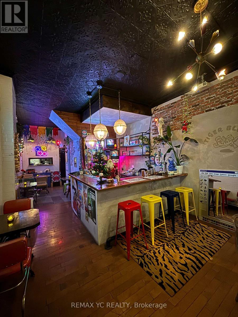 811 Queen Street W, Toronto, Ontario  M6J 1G1 - Photo 2 - C12599280