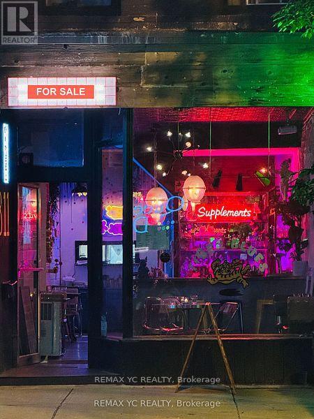 811 QUEEN STREET W, Toronto, Ontario