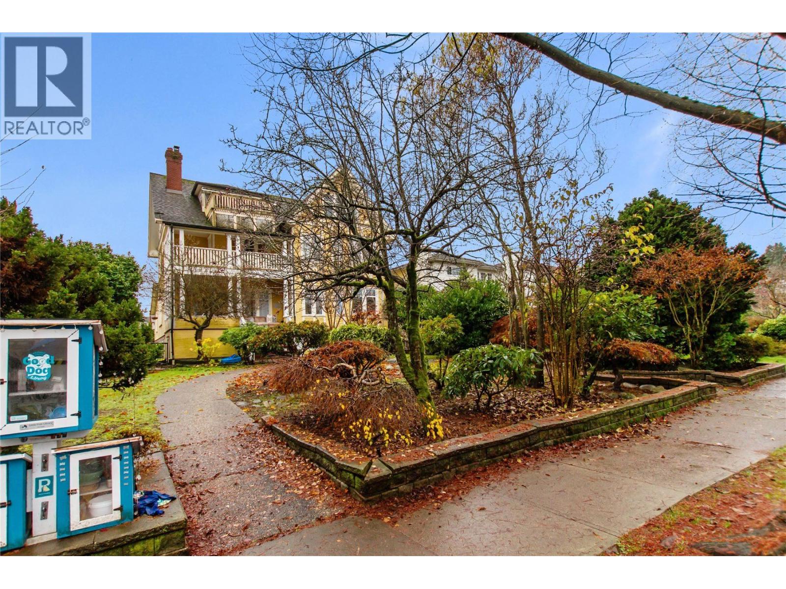 2770 Cambridge Street, Vancouver, British Columbia  V5K 1L7 - Photo 1 - R3073023