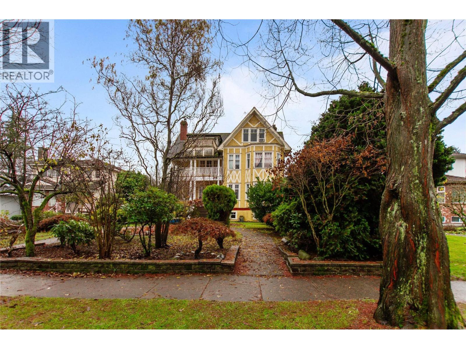 2770 Cambridge Street, Vancouver, British Columbia  V5K 1L7 - Photo 2 - R3073023