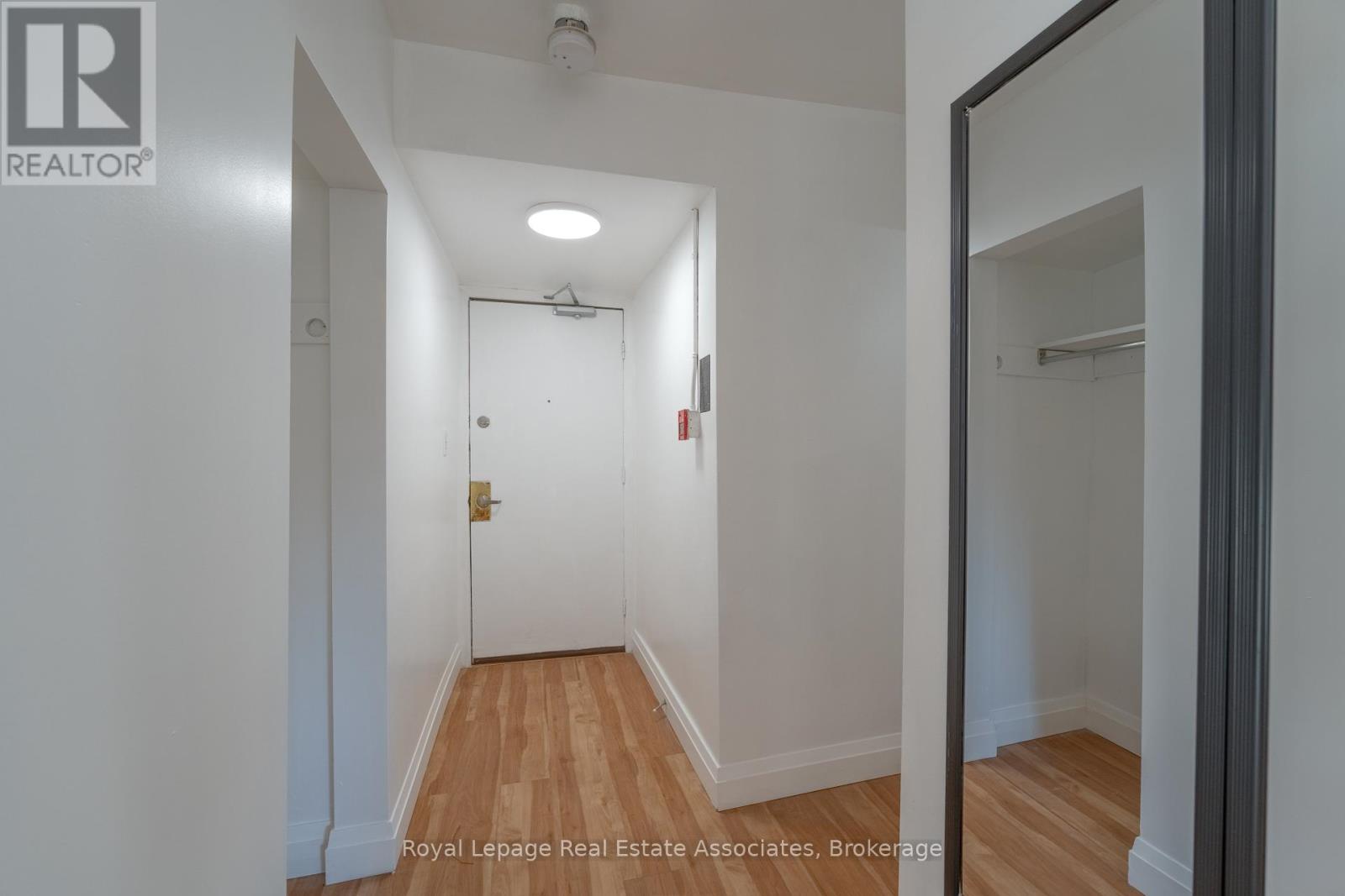 8 - 122 Victoria Avenue N, Hamilton (Landsdale), Ontario  L8L 5E5 - Photo 3 - X12608498