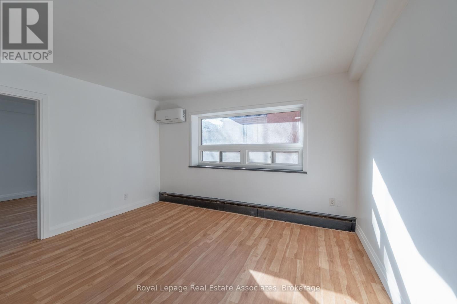 8 - 122 Victoria Avenue N, Hamilton (Landsdale), Ontario  L8L 5E5 - Photo 9 - X12608498