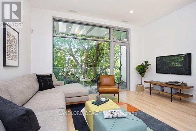 Th1 - 15 Cummings Street, Toronto, Ontario  M4M 1M7 - Photo 3 - E12616166