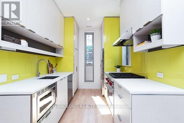 Th1 - 15 Cummings Street, Toronto, Ontario  M4M 1M7 - Photo 6 - E12616166