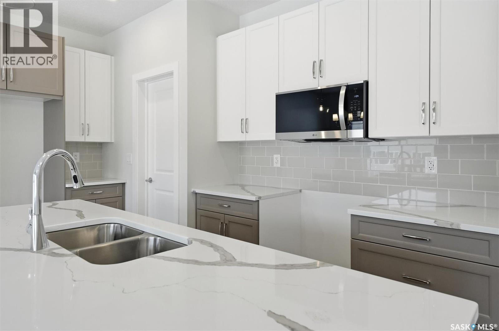 414 Cockcroft Place, Saskatoon, Saskatchewan  S7V 1Y9 - Photo 5 - SK025466