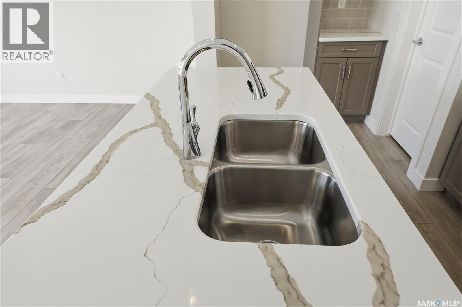 414 Cockcroft Place, Saskatoon, Saskatchewan  S7V 1Y9 - Photo 8 - SK025466