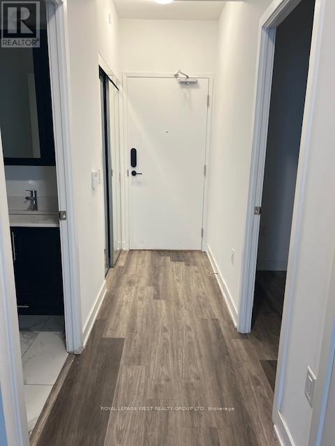 1101 - 95 Oneida Crescent, Richmond Hill, Ontario  L4B 0H5 - Photo 2 - N12616162