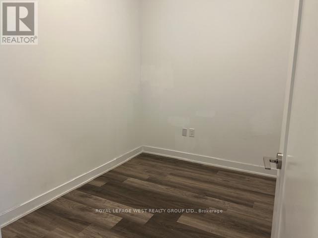 1101 - 95 Oneida Crescent, Richmond Hill, Ontario  L4B 0H5 - Photo 3 - N12616162