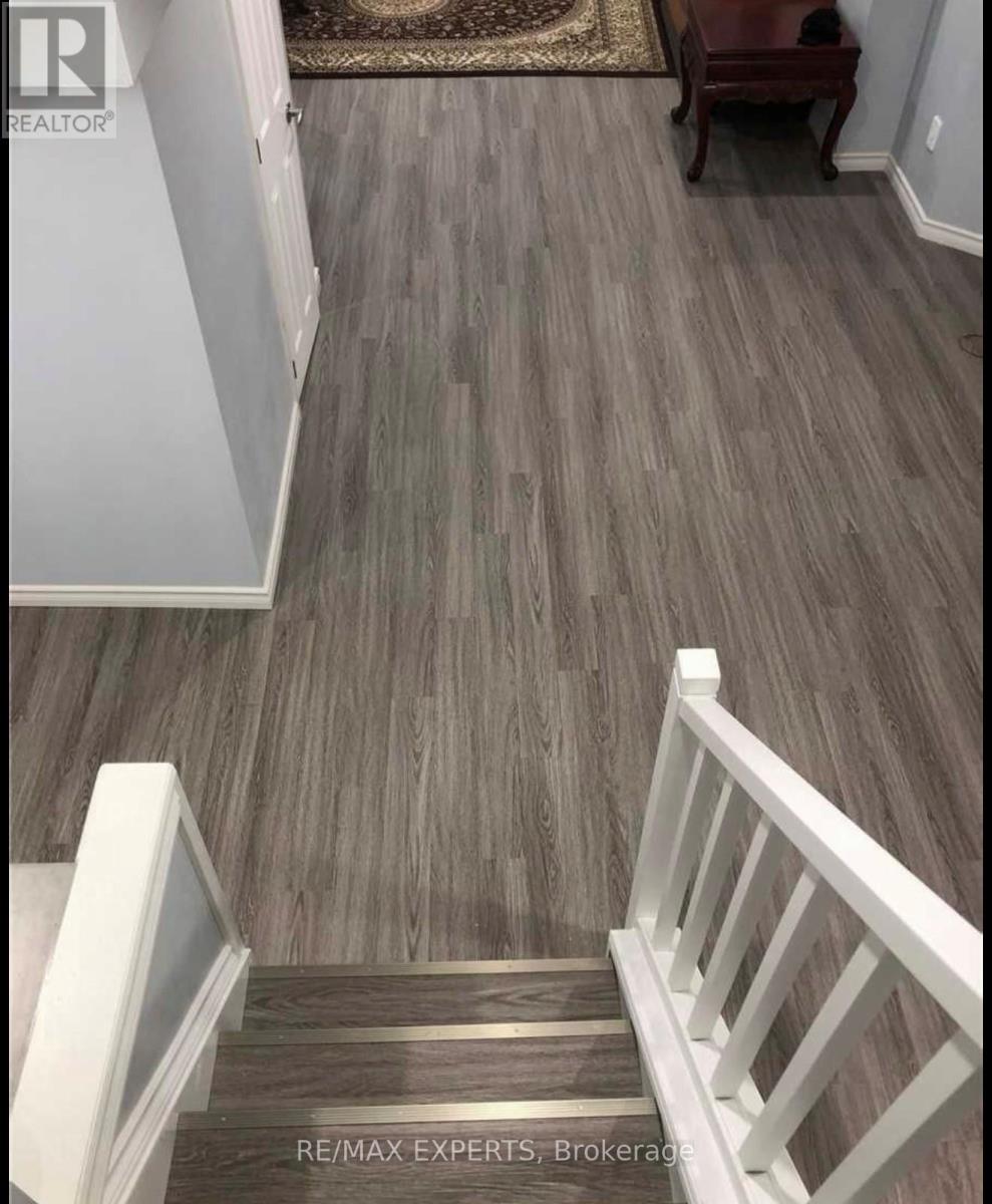 87 Spruce Pine Crescent, Vaughan, Ontario  L6A 0X7 - Photo 2 - N12616212