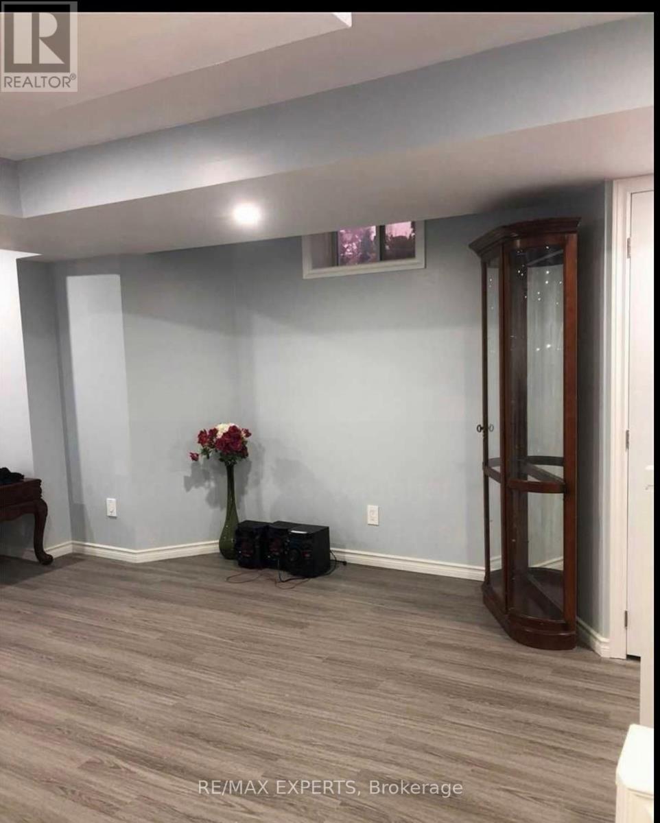 87 Spruce Pine Crescent, Vaughan, Ontario  L6A 0X7 - Photo 5 - N12616212