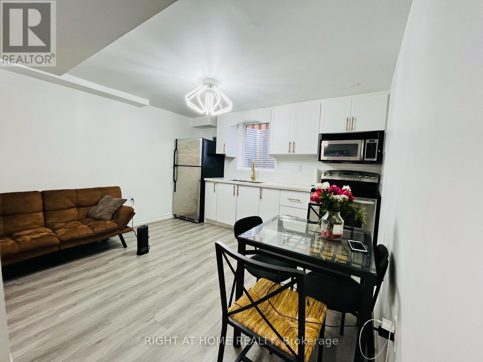 Basement - 5044 Guildwood Way, Mississauga, Ontario  L5R 2R6 - Photo 2 - W12616188