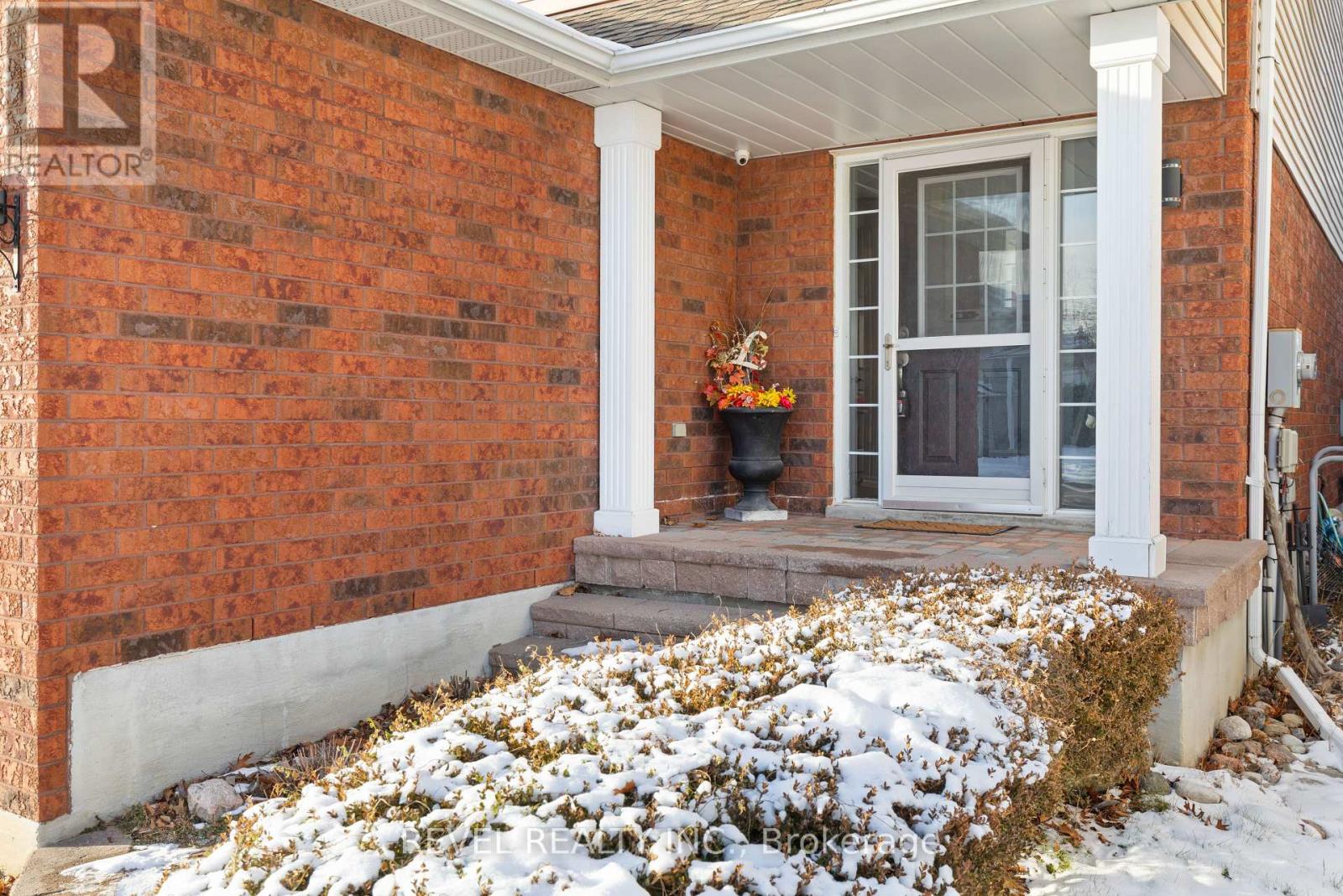 18 Wilkins Crescent, Clarington, Ontario L1E 3B8 - Photo 6 - E12616346