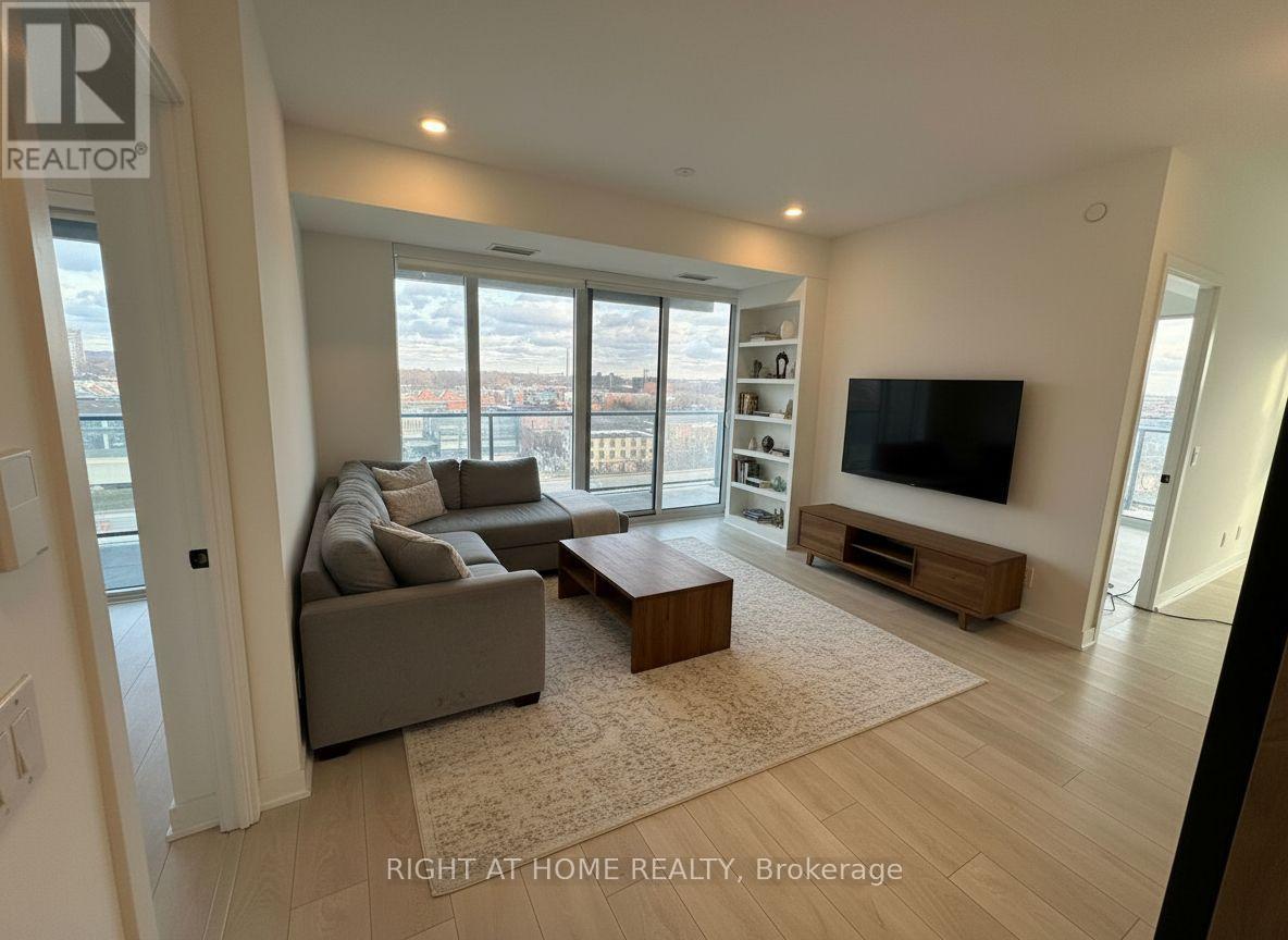 <div class="slider-price">$2,950 Monthly</div><p>710 - 5 Defries Street S, Toronto, Ontario</p>