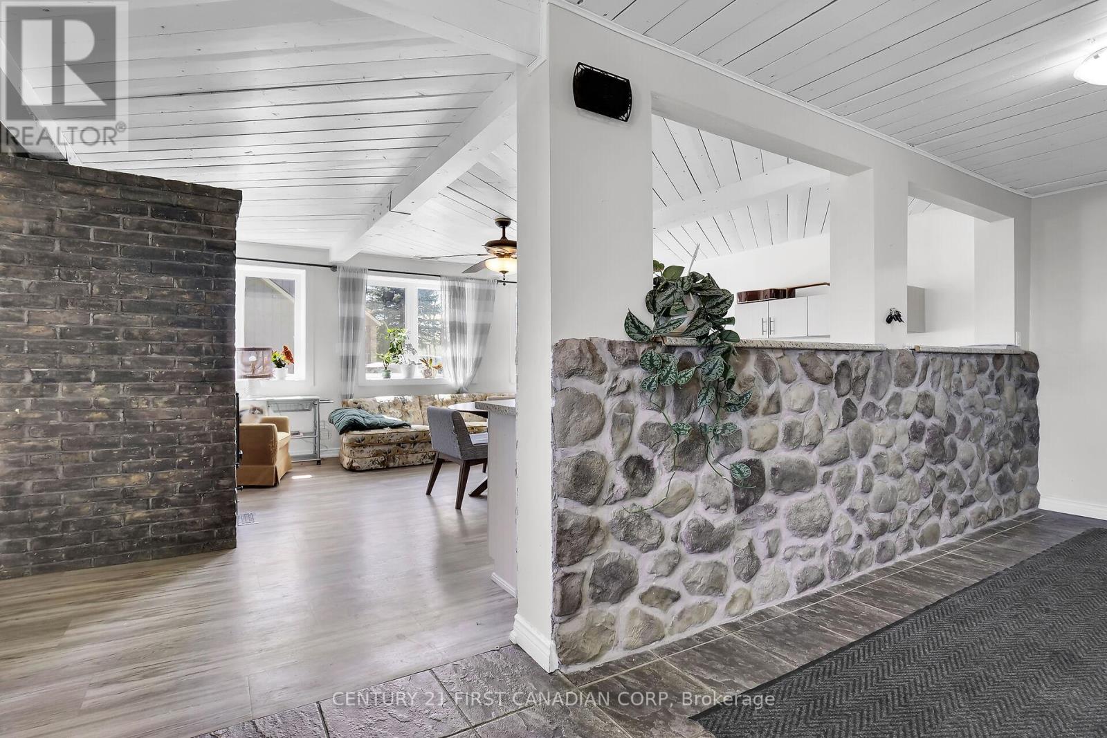 23992 Denfield Road, Middlesex Centre (Denfield), Ontario  N0M 1P0 - Photo 4 - X12616276