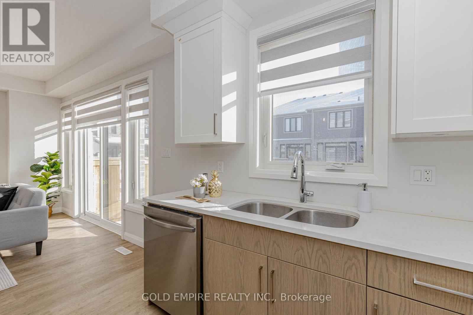 87 Stonefield Lane, Middlesex Centre, Ontario  N0M 2A0 - Photo 13 - X12616352