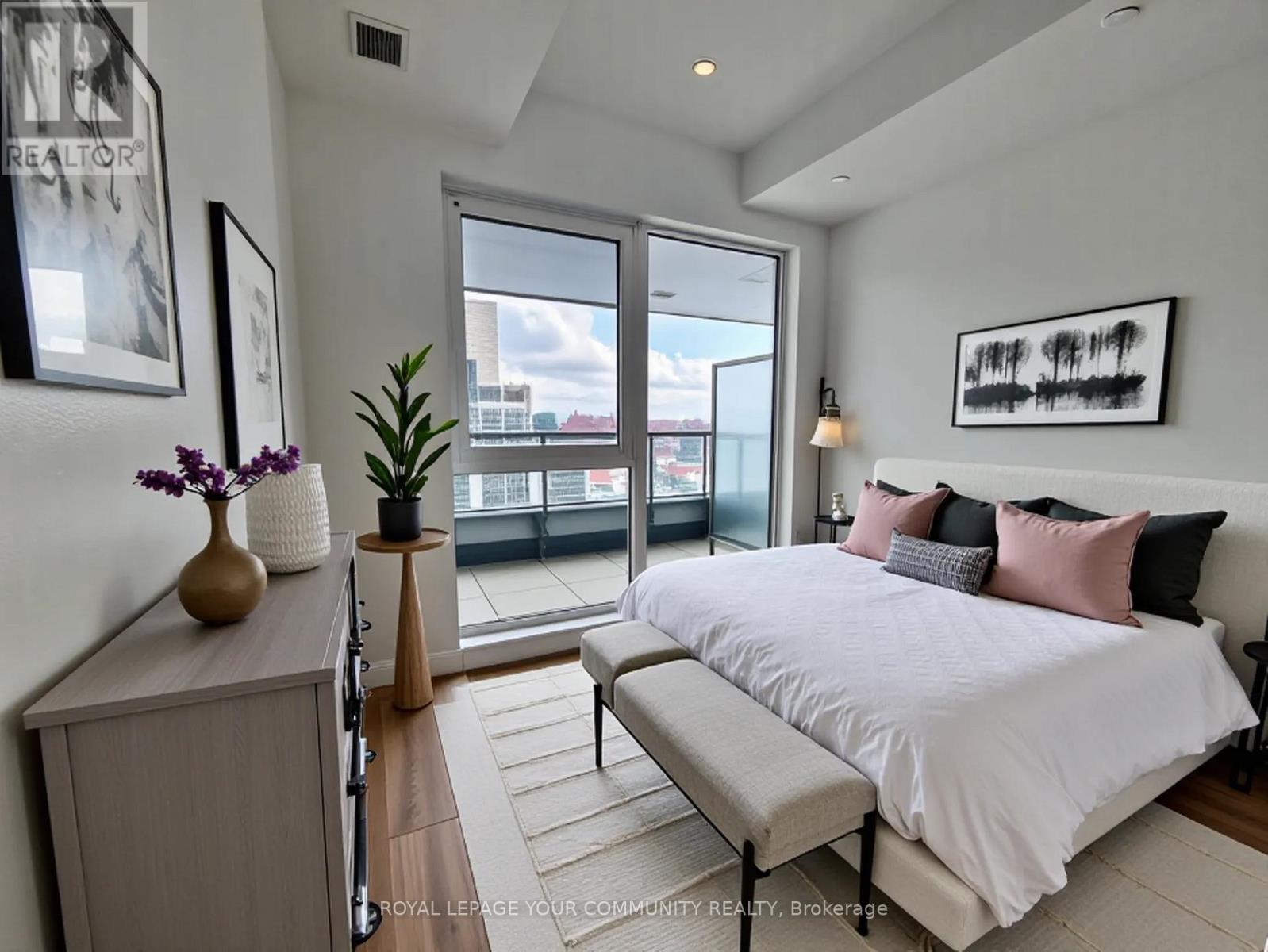 622 - 1037 The Queensway, Toronto, Ontario M8Z 0H4 - Photo 2 - W12608338