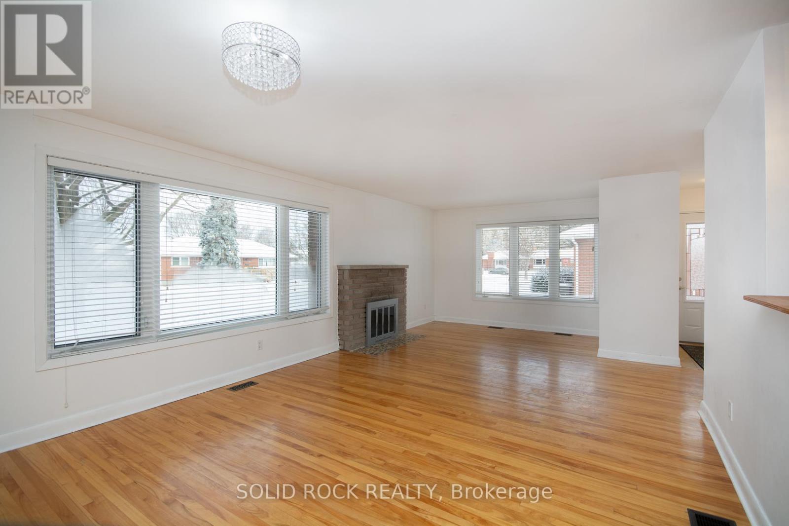 2366 Cheshire Road, Ottawa, Ontario  K2C 1G3 - Photo 5 - X12616246