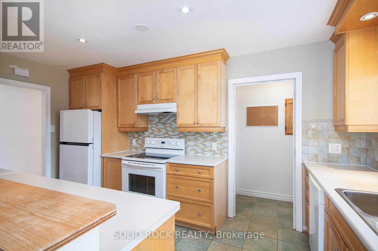 2366 Cheshire Road, Ottawa, Ontario  K2C 1G3 - Photo 8 - X12616246