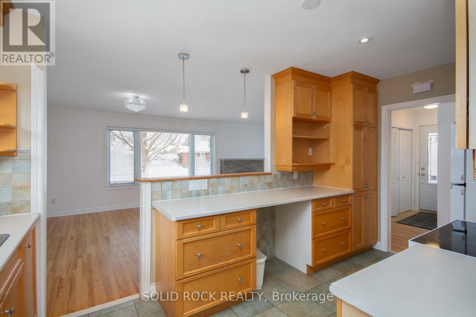 2366 Cheshire Road, Ottawa, Ontario  K2C 1G3 - Photo 9 - X12616246