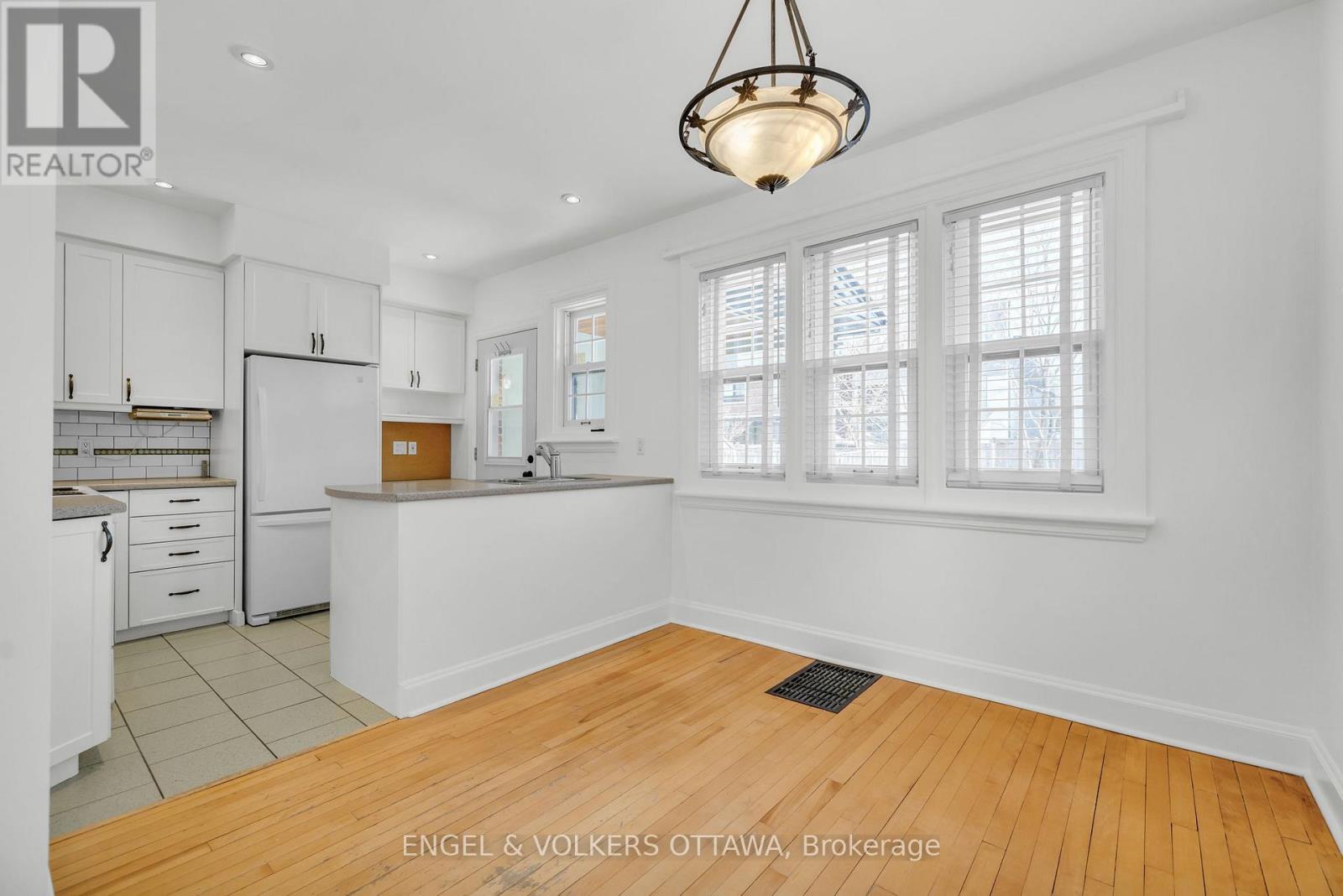 477 Golden Avenue, Ottawa, Ontario  K2A 2E4 - Photo 10 - X12616306