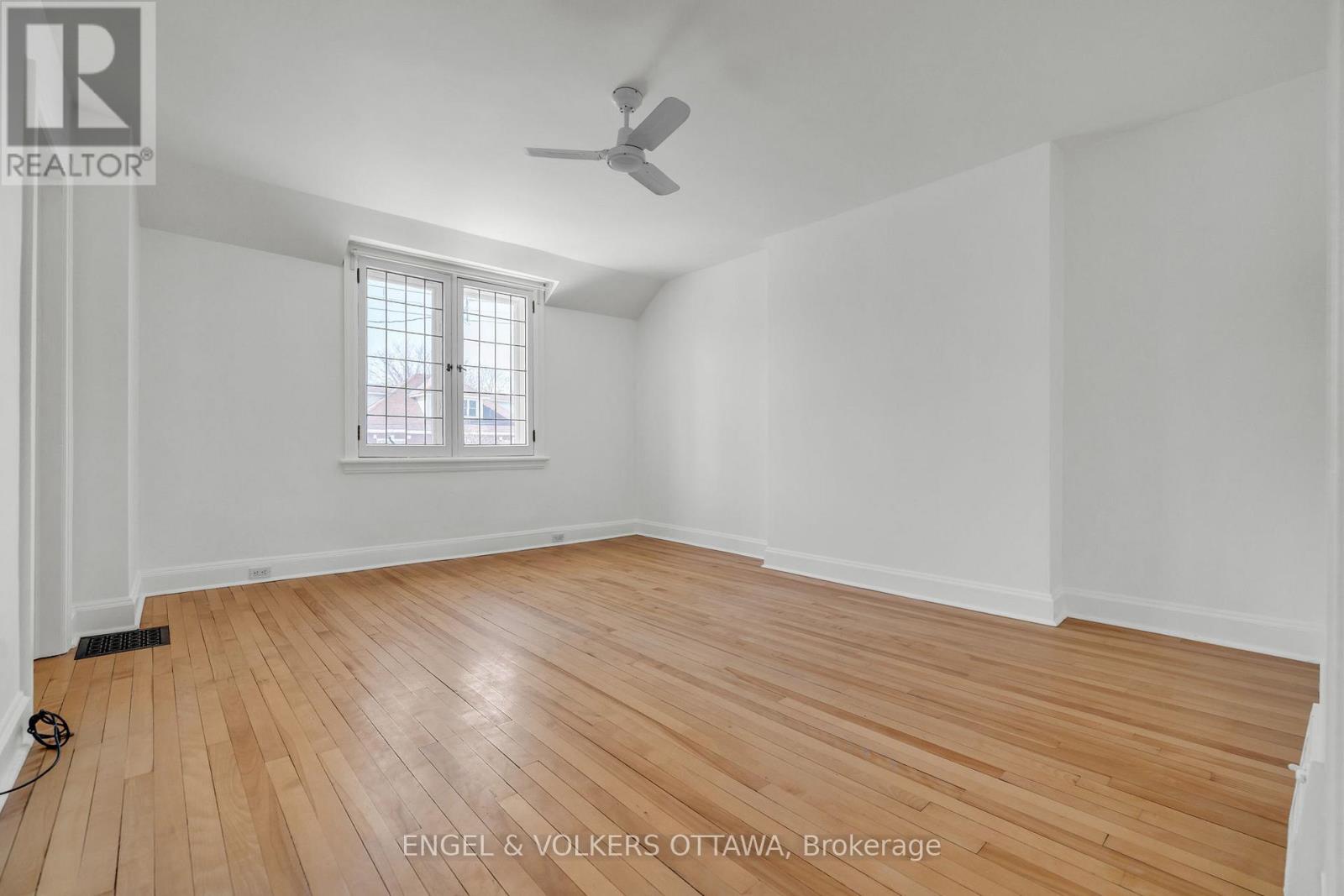 477 Golden Avenue, Ottawa, Ontario  K2A 2E4 - Photo 18 - X12616306