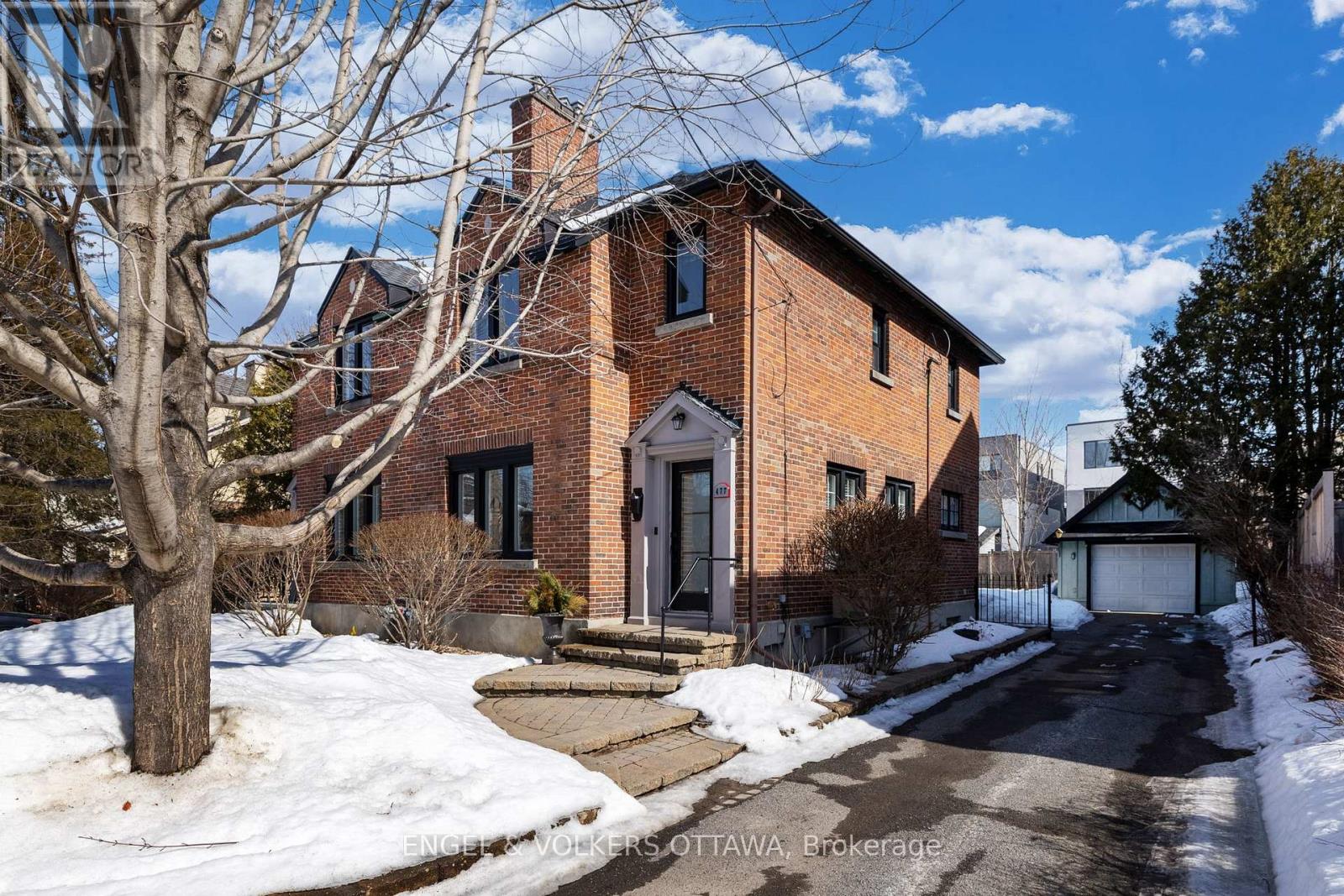 477 Golden Avenue, Ottawa, Ontario  K2A 2E4 - Photo 2 - X12616306