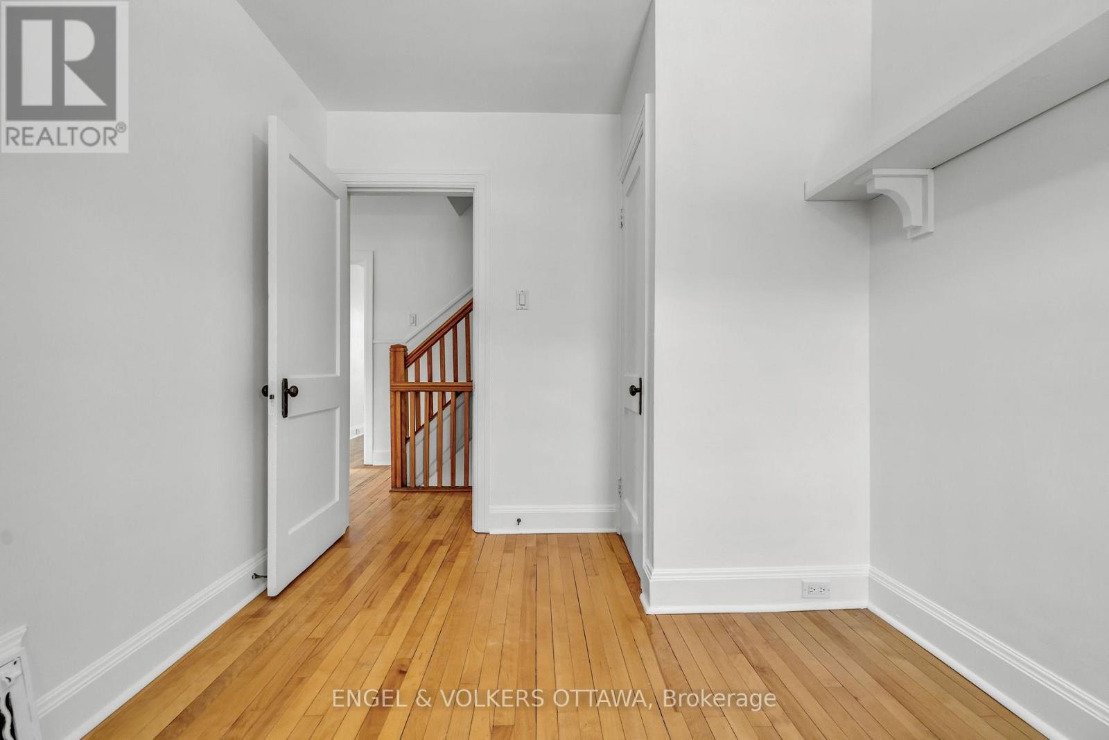 477 Golden Avenue, Ottawa, Ontario  K2A 2E4 - Photo 24 - X12616306