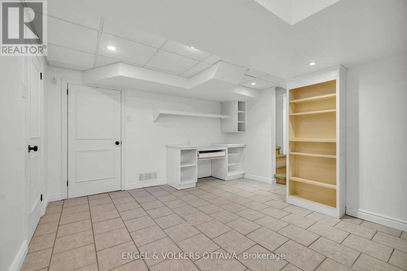 477 Golden Avenue, Ottawa, Ontario  K2A 2E4 - Photo 28 - X12616306