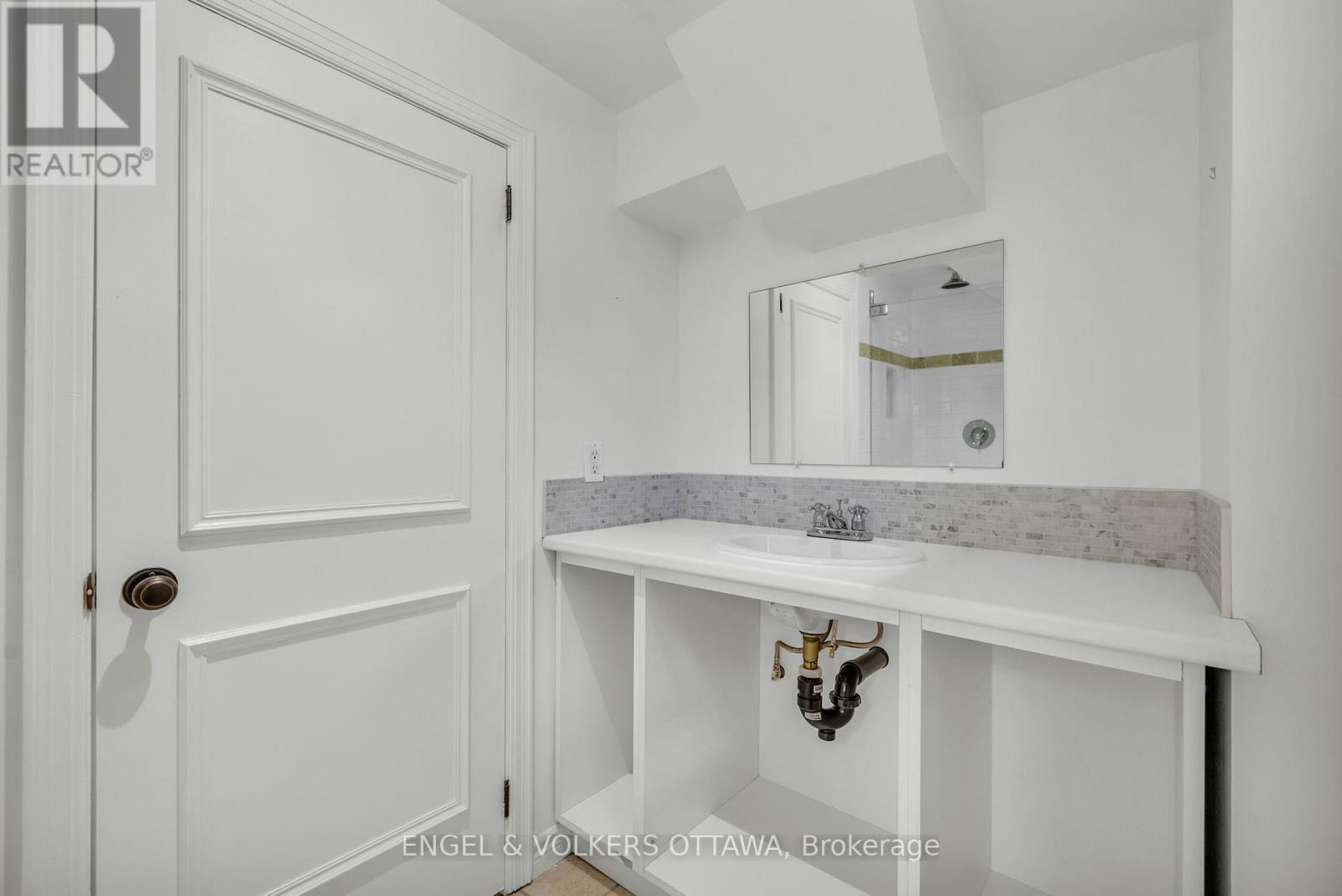 477 Golden Avenue, Ottawa, Ontario  K2A 2E4 - Photo 30 - X12616306