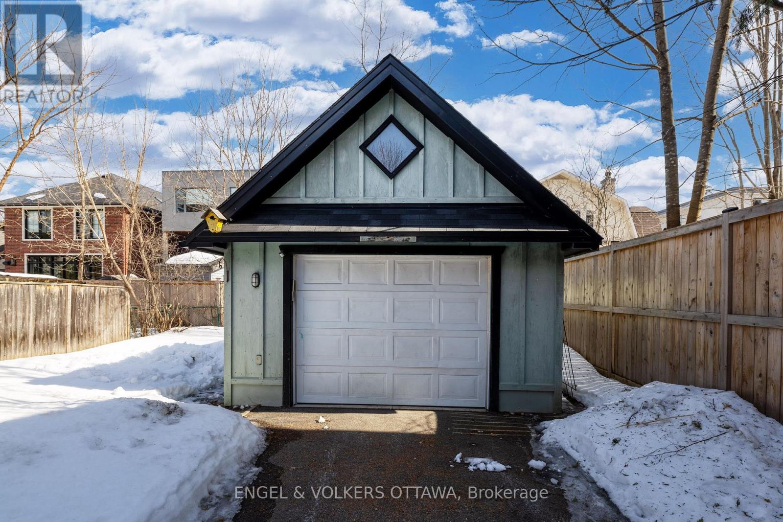 477 Golden Avenue, Ottawa, Ontario  K2A 2E4 - Photo 36 - X12616306