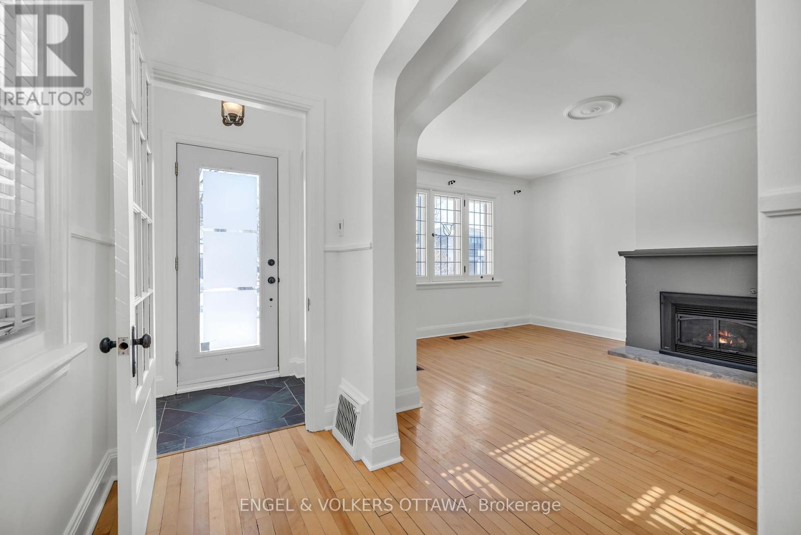 477 Golden Avenue, Ottawa, Ontario  K2A 2E4 - Photo 4 - X12616306