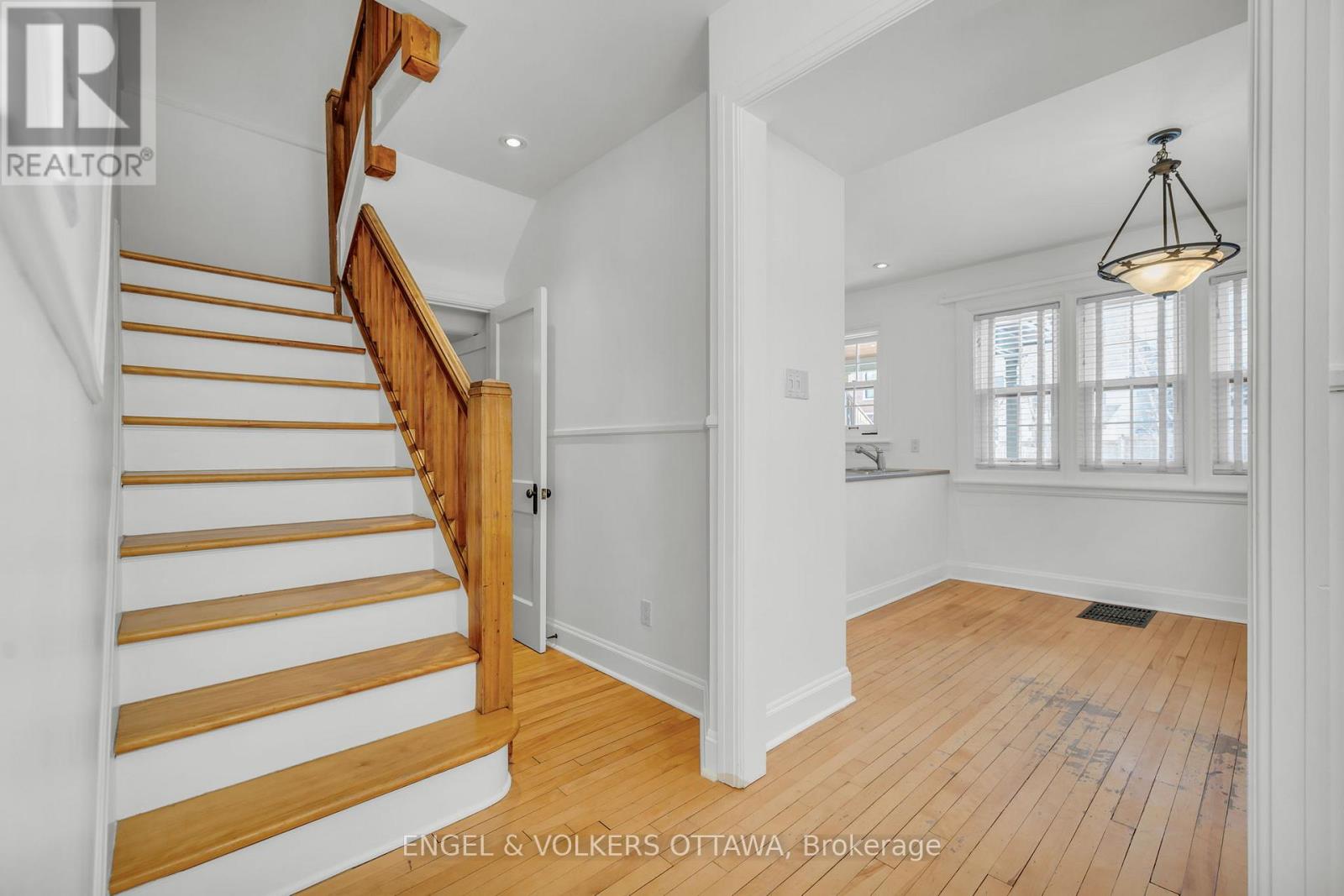 477 Golden Avenue, Ottawa, Ontario  K2A 2E4 - Photo 8 - X12616306