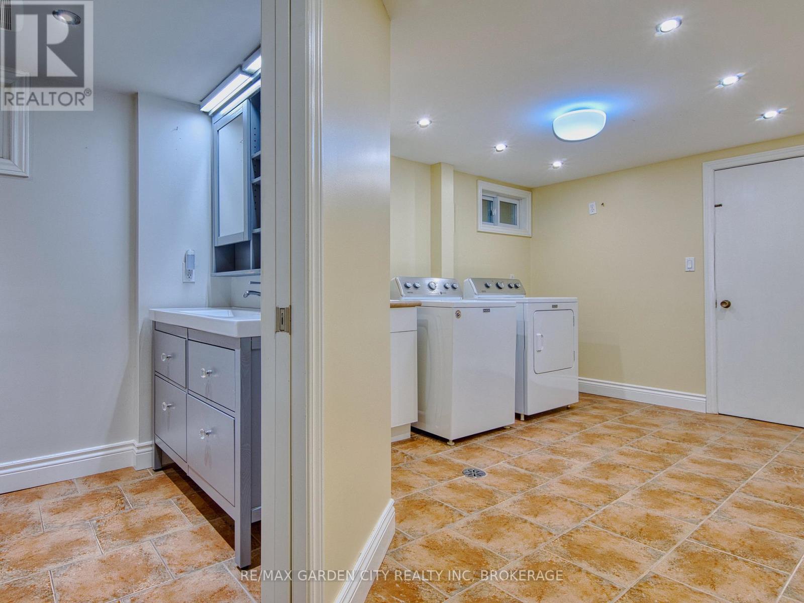 15 Black Friars Road, St. Catharines (Lakeshore), Ontario  L2N 2M8 - Photo 29 - X12616292