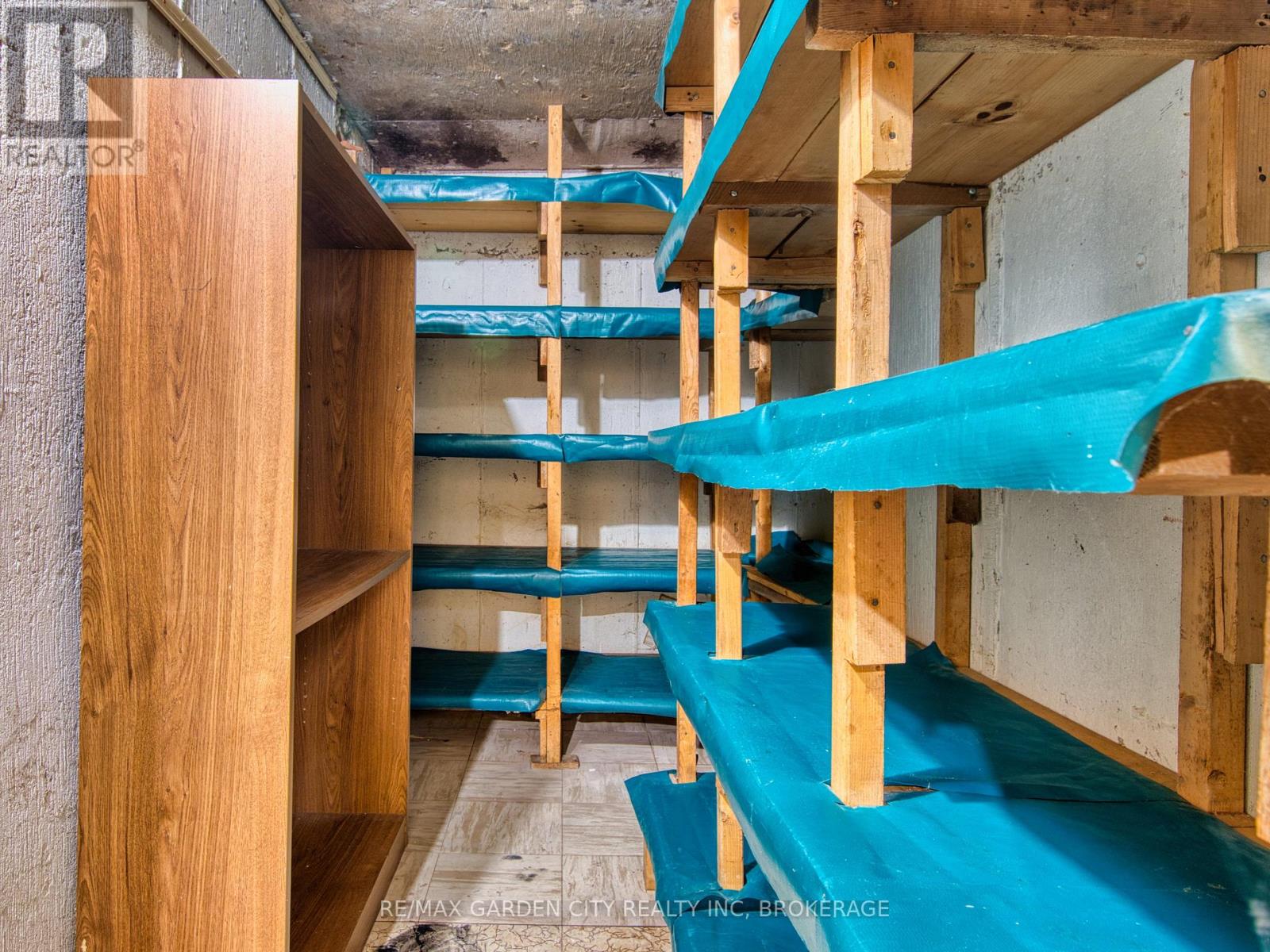 15 Black Friars Road, St. Catharines (Lakeshore), Ontario  L2N 2M8 - Photo 39 - X12616292