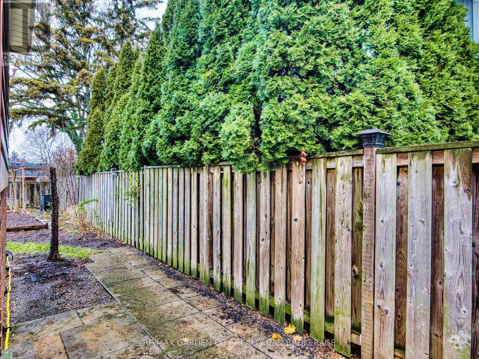 15 Black Friars Road, St. Catharines (Lakeshore), Ontario  L2N 2M8 - Photo 41 - X12616292