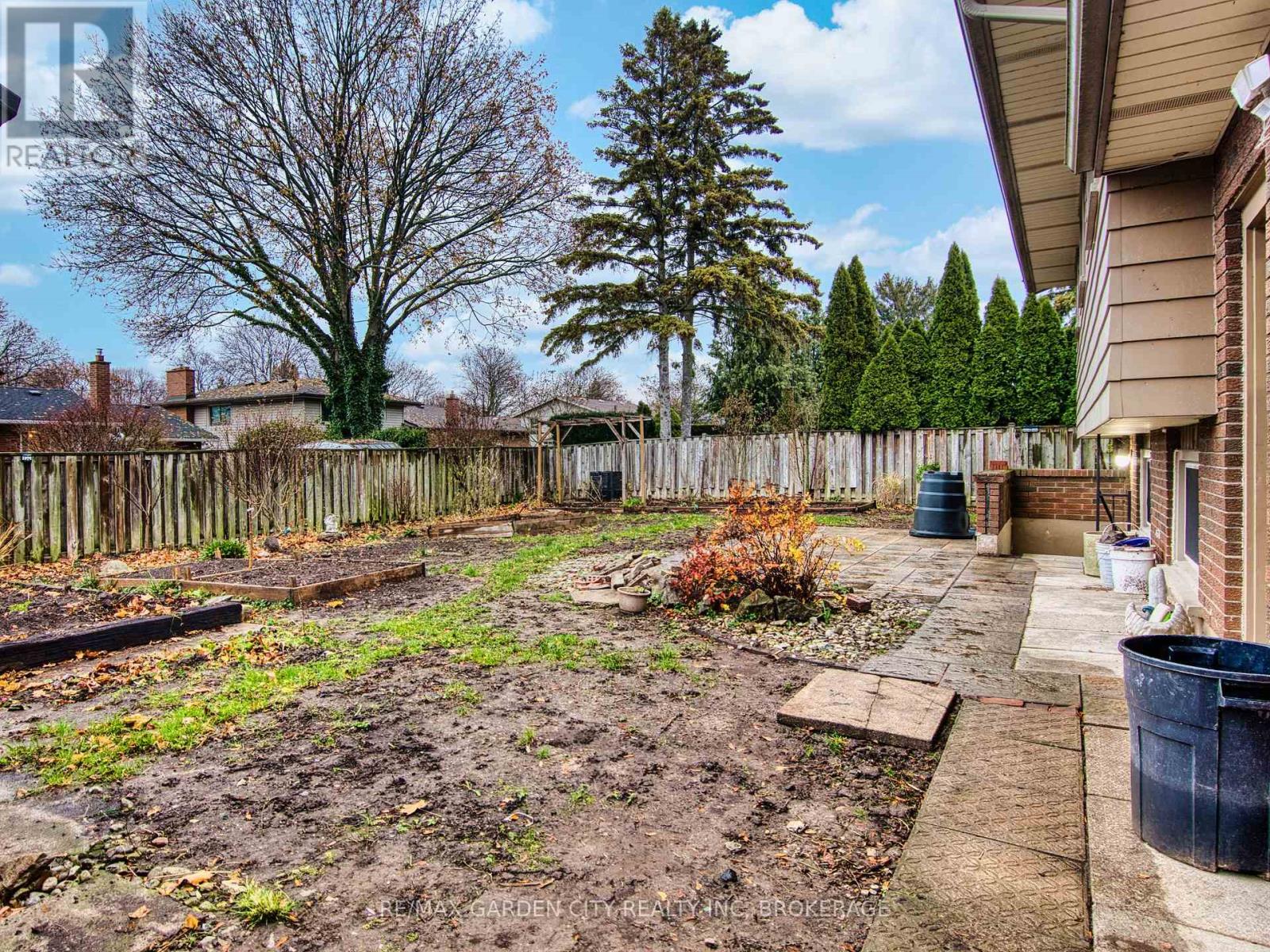 15 Black Friars Road, St. Catharines (Lakeshore), Ontario  L2N 2M8 - Photo 42 - X12616292