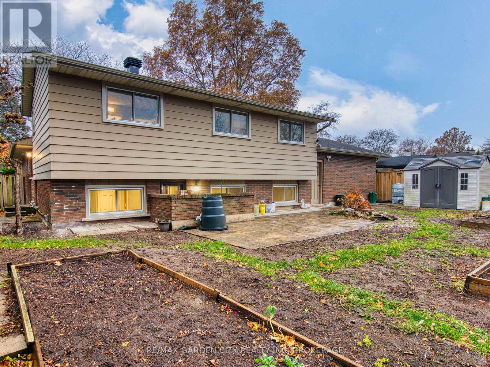 15 Black Friars Road, St. Catharines (Lakeshore), Ontario  L2N 2M8 - Photo 44 - X12616292