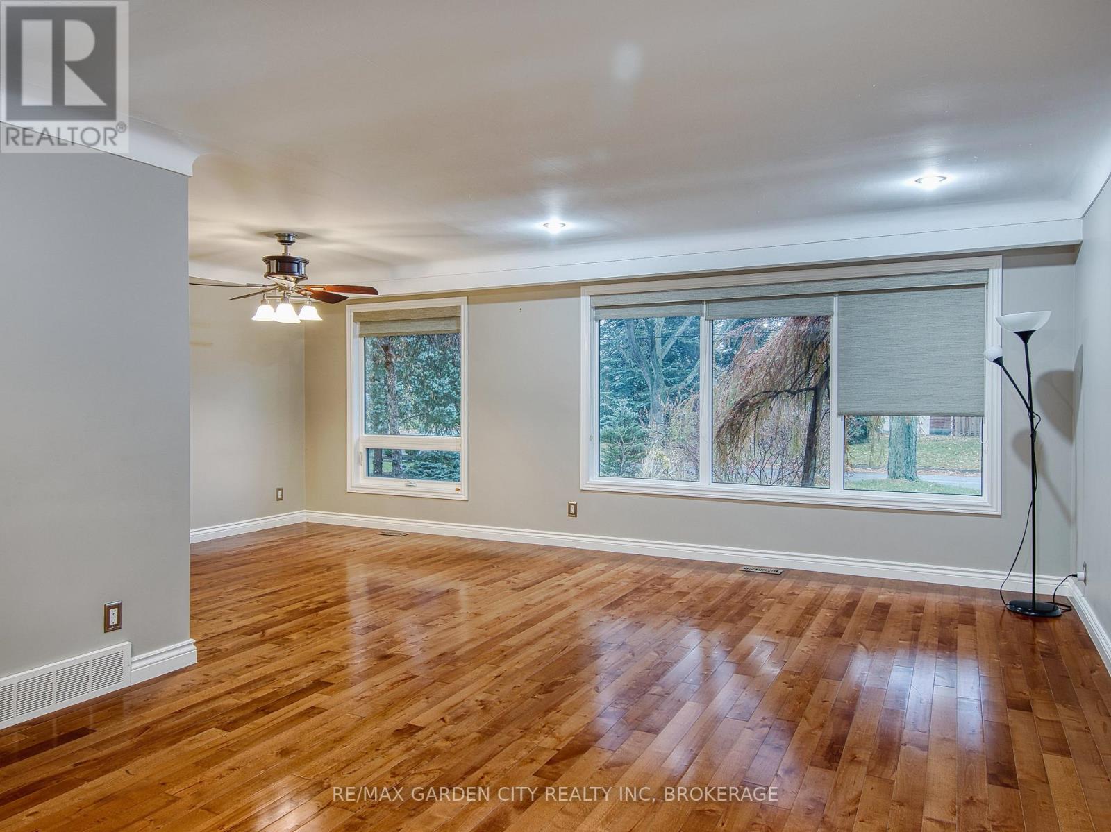 15 Black Friars Road, St. Catharines (Lakeshore), Ontario  L2N 2M8 - Photo 5 - X12616292