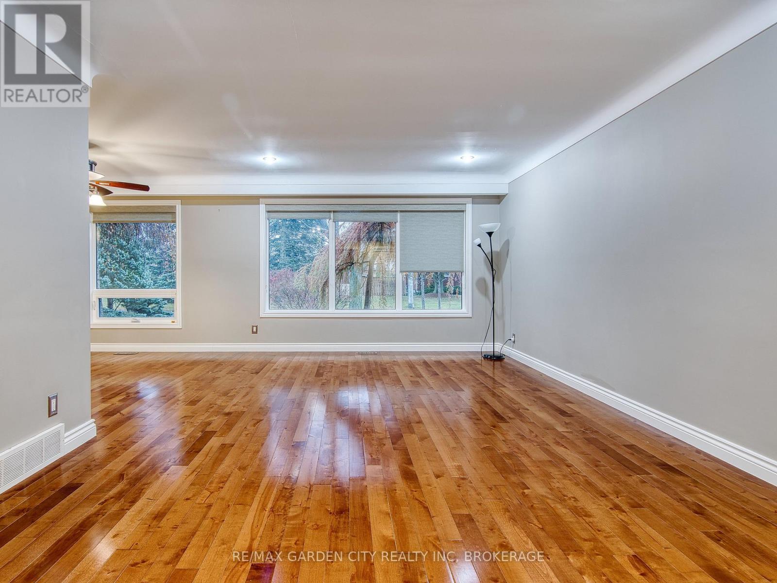 15 Black Friars Road, St. Catharines (Lakeshore), Ontario  L2N 2M8 - Photo 6 - X12616292