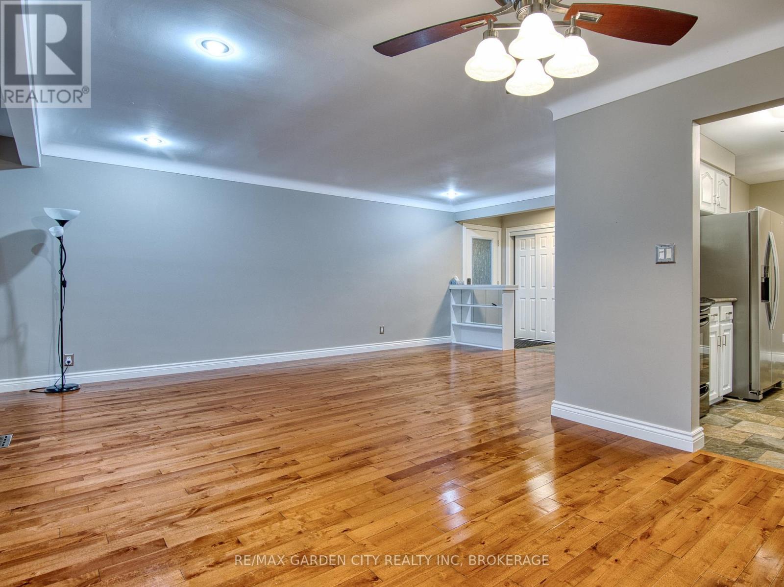 15 Black Friars Road, St. Catharines (Lakeshore), Ontario  L2N 2M8 - Photo 8 - X12616292