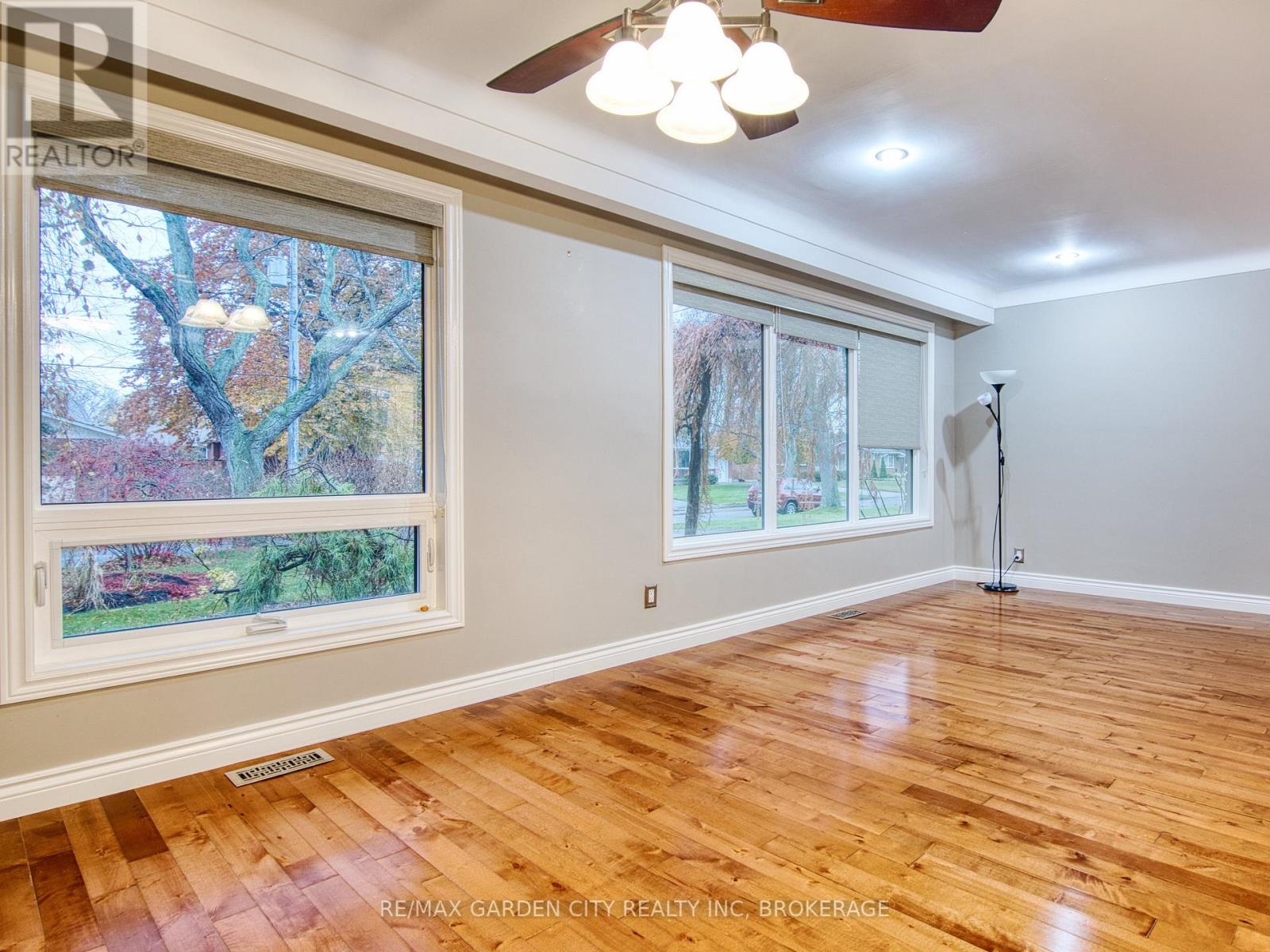 15 Black Friars Road, St. Catharines (Lakeshore), Ontario  L2N 2M8 - Photo 9 - X12616292