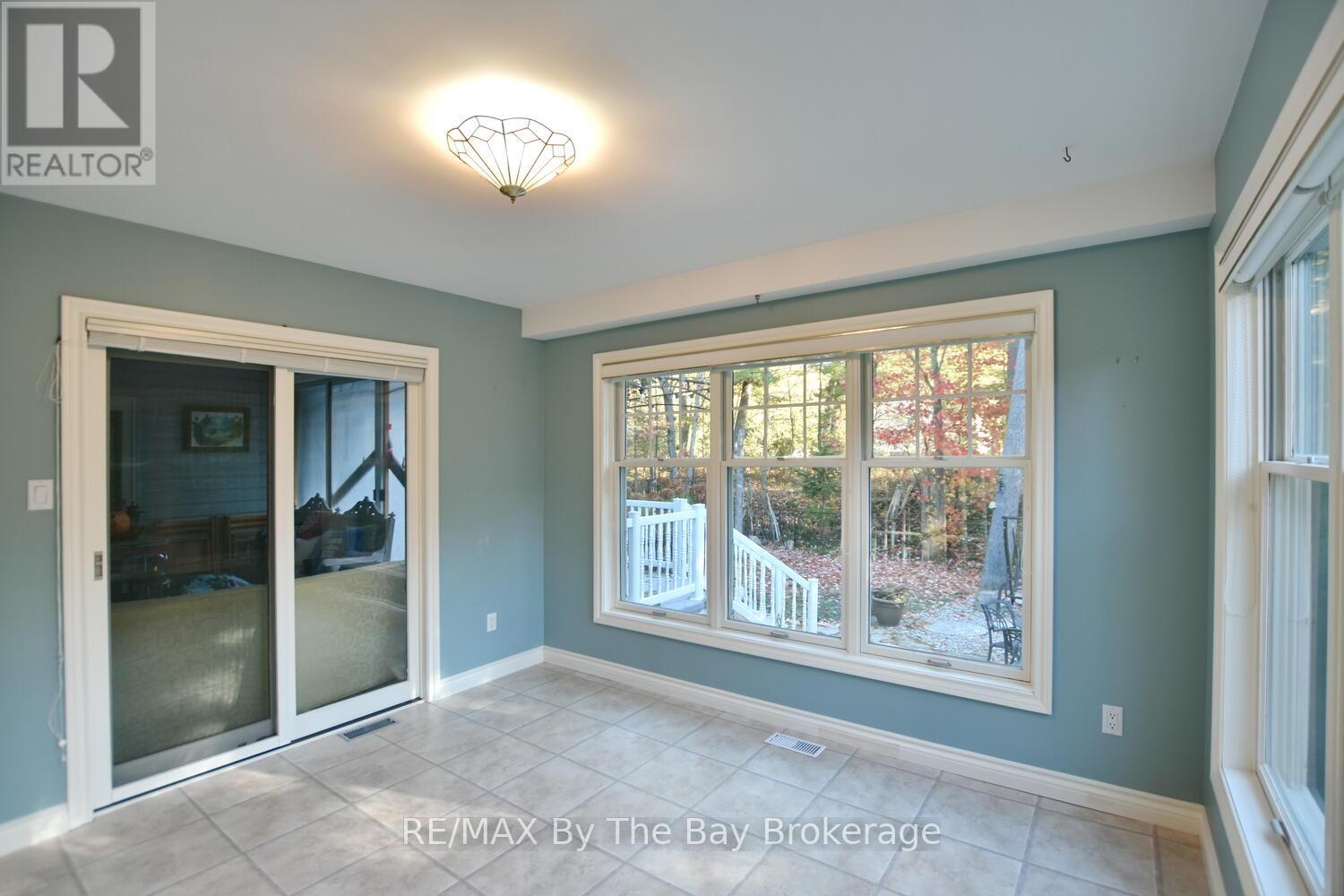 1327 River Road E, Wasaga Beach, Ontario  L9Z 2R7 - Photo 18 - S12616242