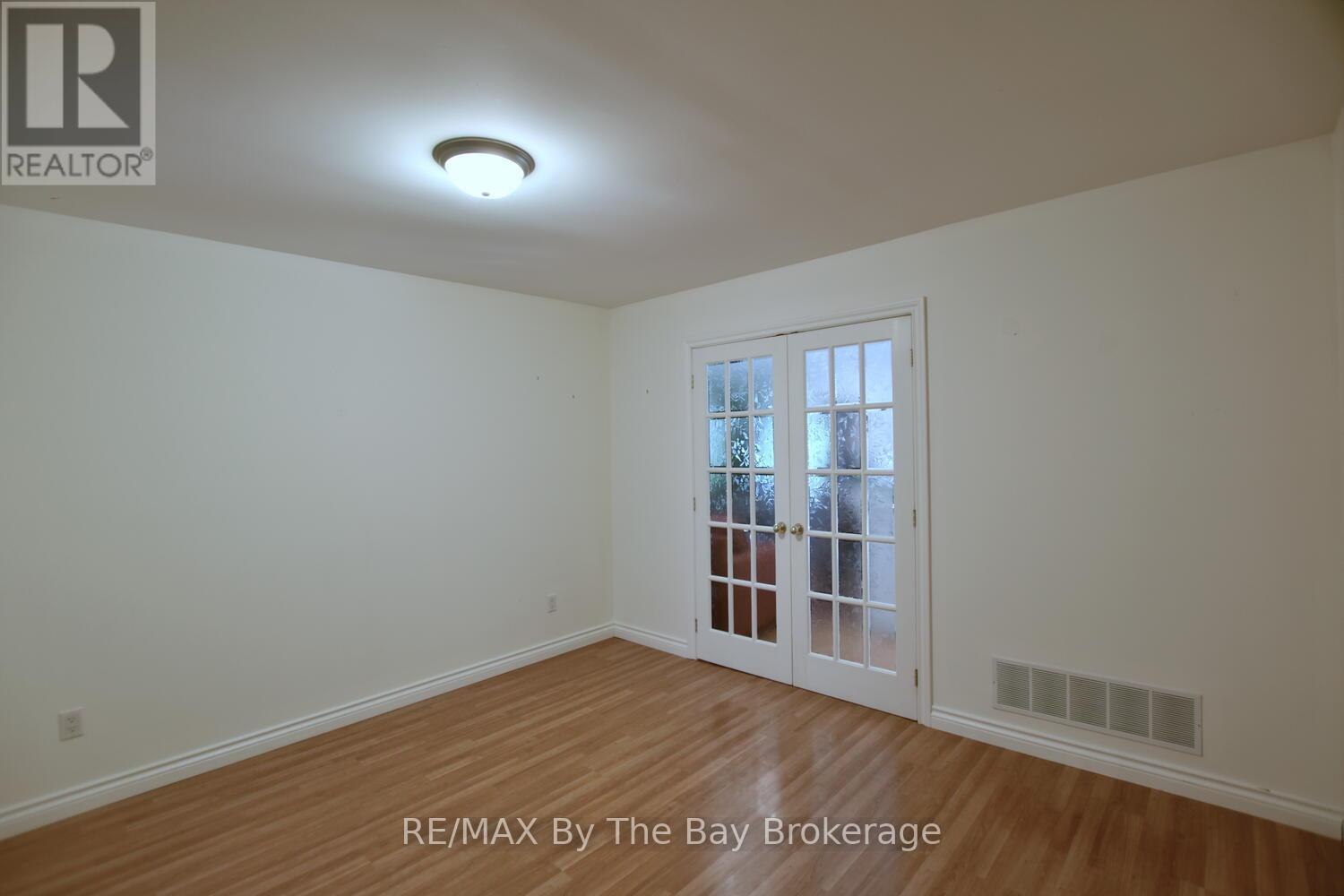 1327 River Road E, Wasaga Beach, Ontario  L9Z 2R7 - Photo 31 - S12616242